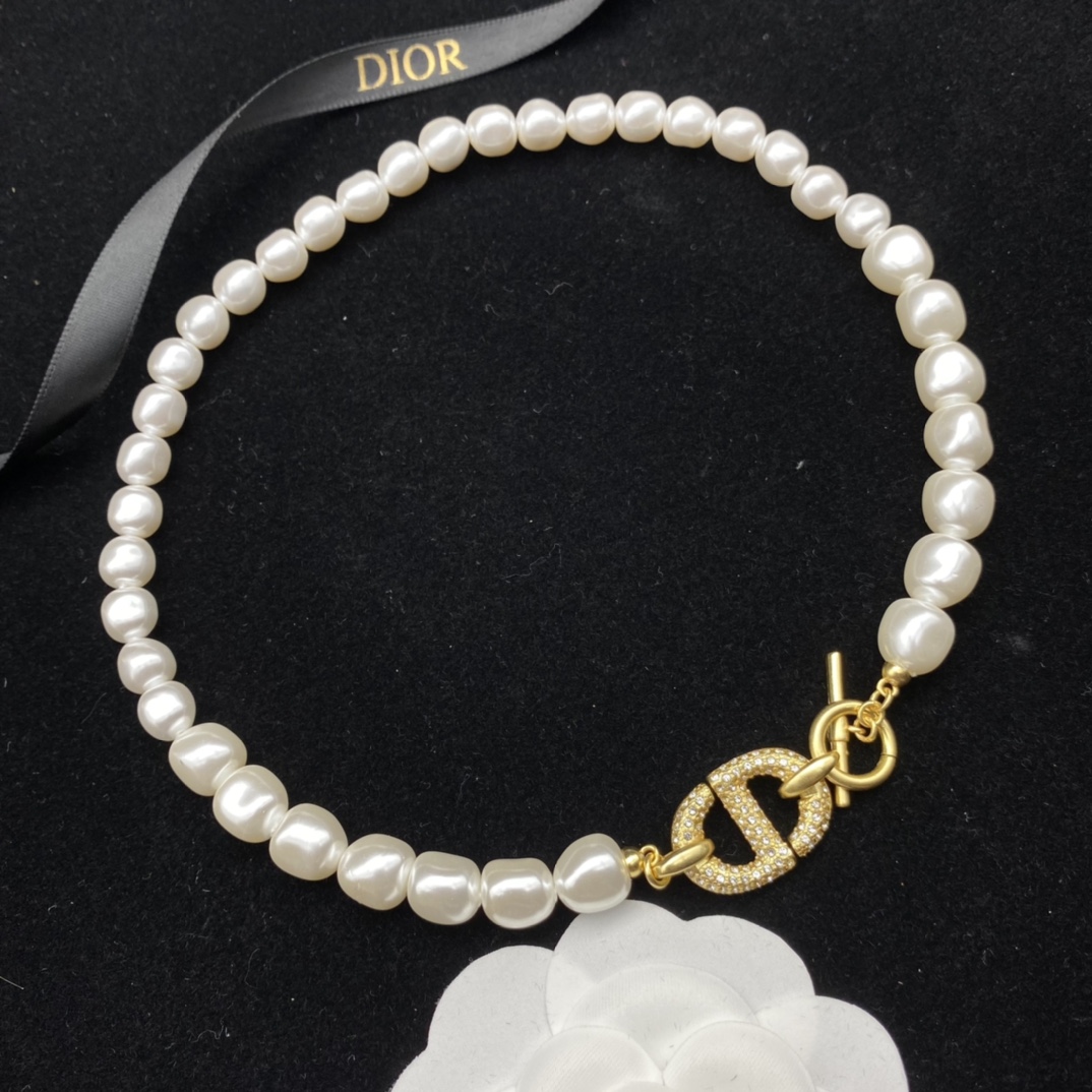 Dior pearl necklace best sale